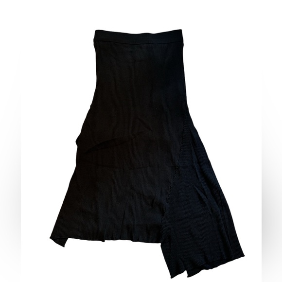Cherryboom brand black ribbed skirt. Size medium - Picture 2 of 5
